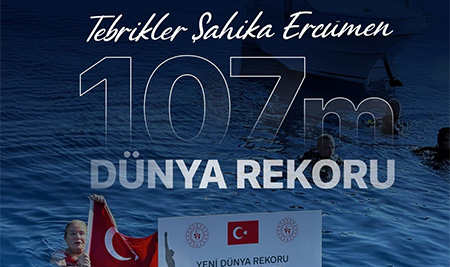 Dünya rekoru bir kez daha yazıldı! Milli sporcumuz Şahika Ercümen, 107 metrelik dalışıyla serbest dalışta yeni bir dünya rekoruna imza attı.