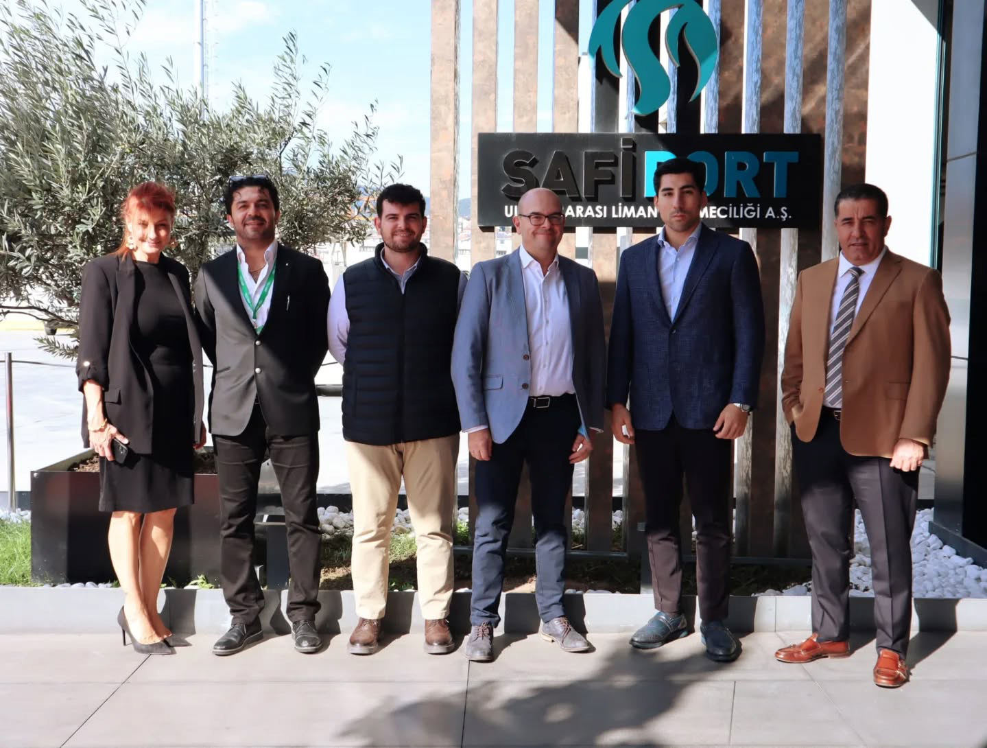 We were delighted to welcome Mr. Javier Sapiña, Chief Operations Manager of Spain-based JSV, which operates in the field of international logistics and container transportation, and Mr. Navid Sargozary and Mr. Daniel Landin Fernández, Sales Representatives for Turkey, to our port.