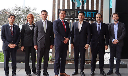 CMA CGM CEO Vekili/Başkan Yardımcısı Sayın Jean-Baptiste Lumineau, Operasyonel Performans ve Gelişim Hizmet Müdürü Sayın Sorin Goloborodco, CMA CGM Türkiye Genel Müdürü Sayın Gökhan Isparta ve Operasyon Direktörü Sayın Mete Akbal'ı limanımızda ağırladık.