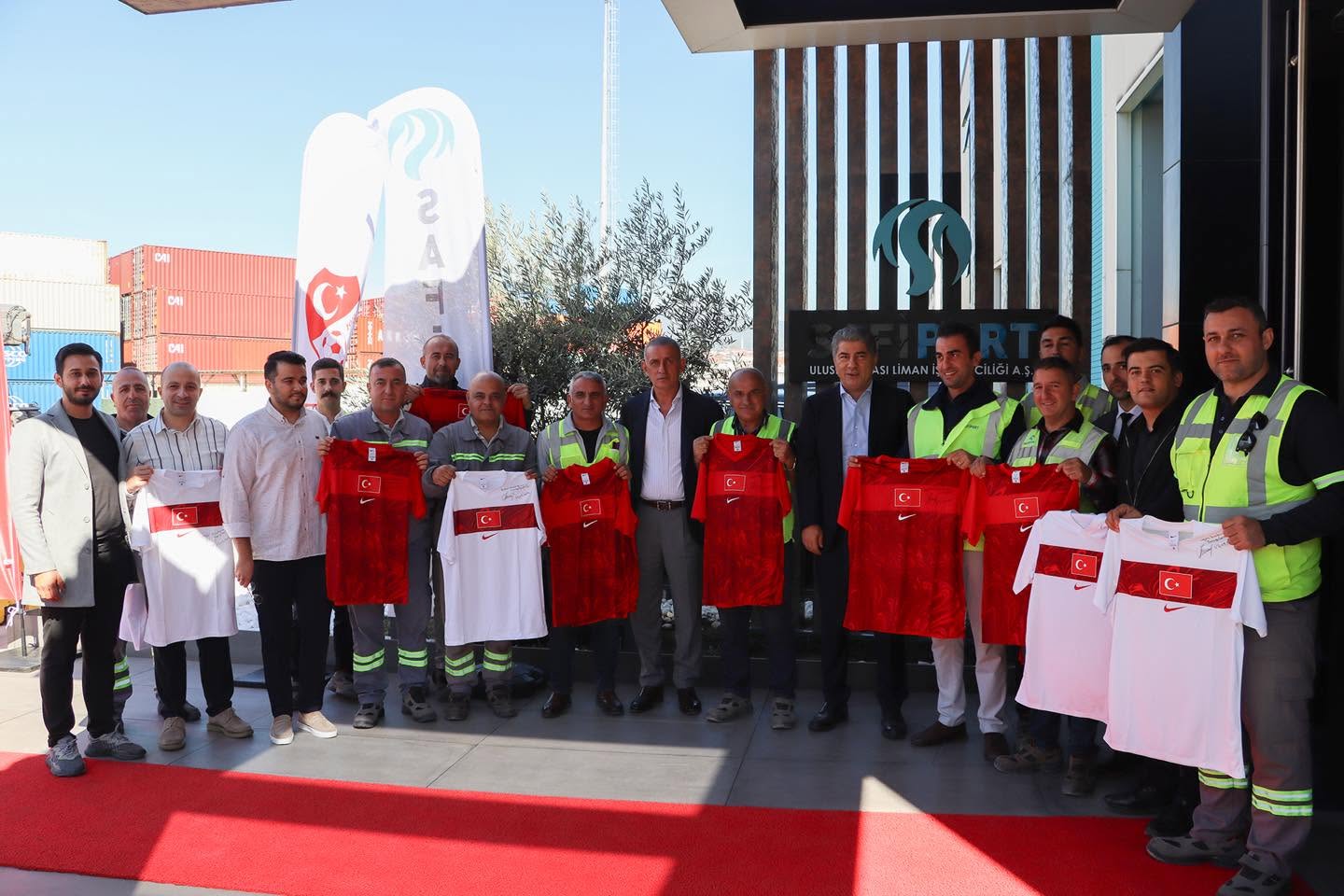 UEFA Uluslar A Ligi'nde Fransa'yı misafir edeceğimiz mücadele öncesinde Türkiye Futbol Federasyonu Başkanı Sayın İbrahim Hacıosmanoğlu ve yönetim kurulunu limanımızda ağırladık.