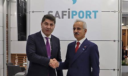 Küresel Ulaştırma Koridorları Forumu'nda standımızı ziyaret eden Ulaştırma ve Altyapı Bakanımız Sayın Abdulkadir Uraloğlu'nu ağırlamaktan büyük mutluluk duyduk.